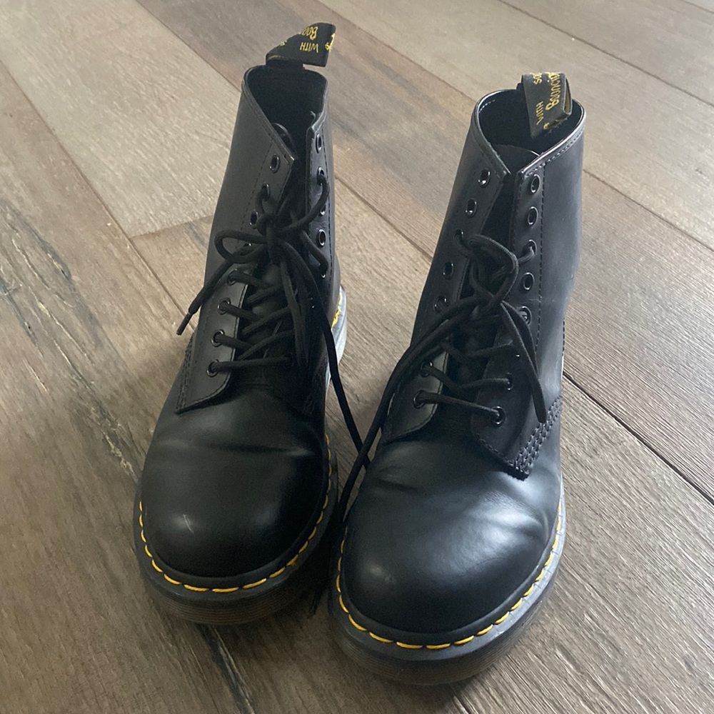 The original 1460 smooth leather doc martens black